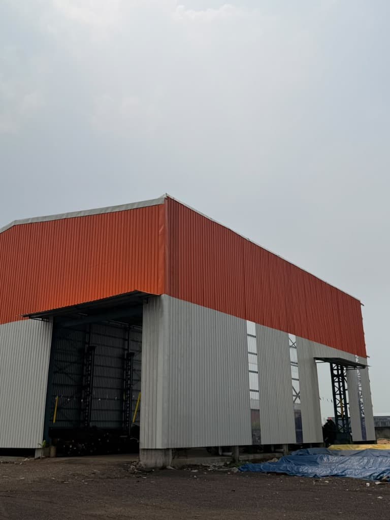 Modern industrial warehouse facility at stockyard
